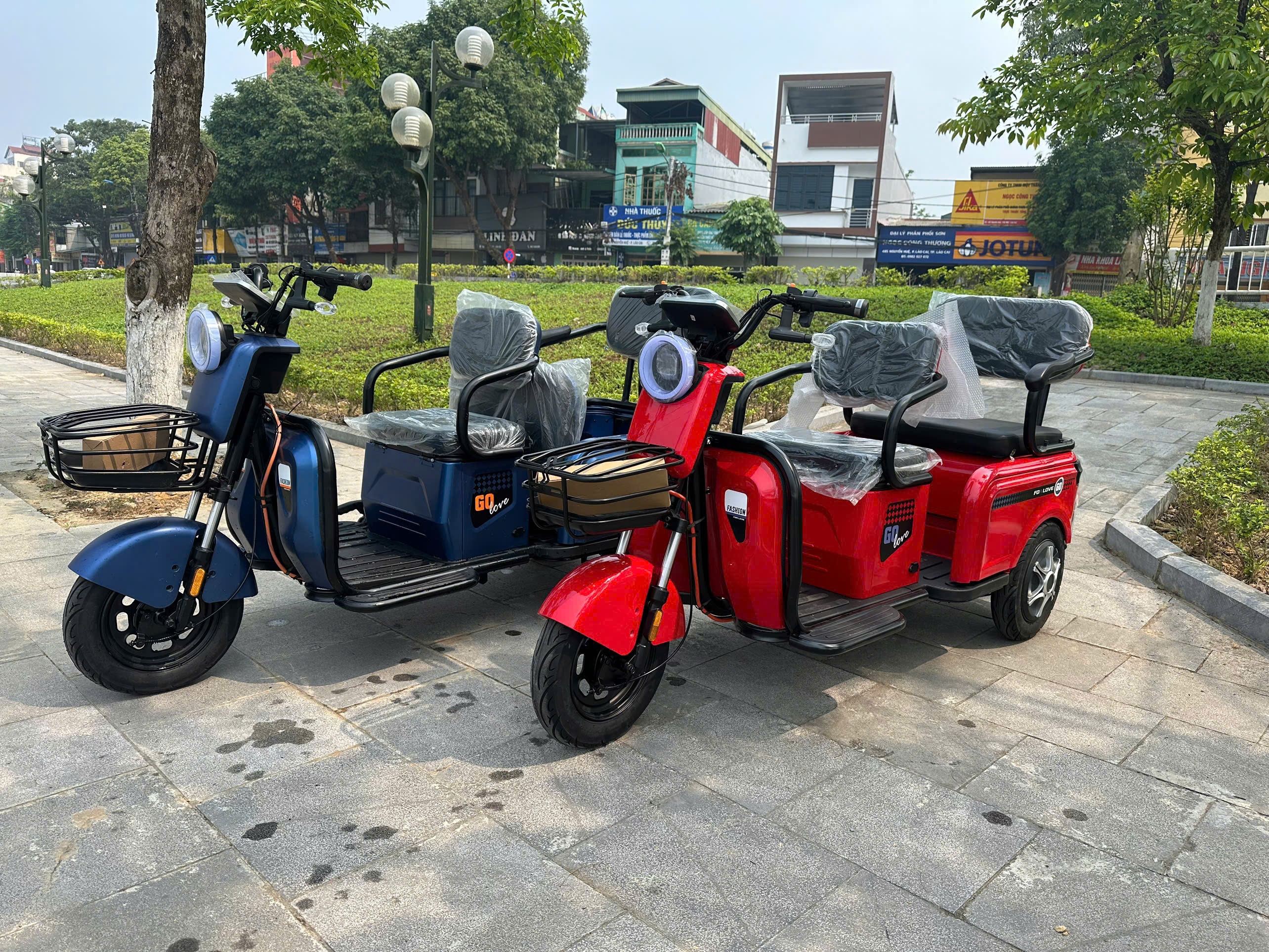 Xe 3 bánh chở hàng và người MT09